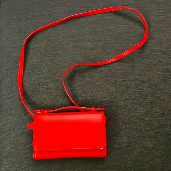 THE PERFECT RED CLUTCH//$5 OR FREE W/$50 PURCHASE - Picture 2 of 8